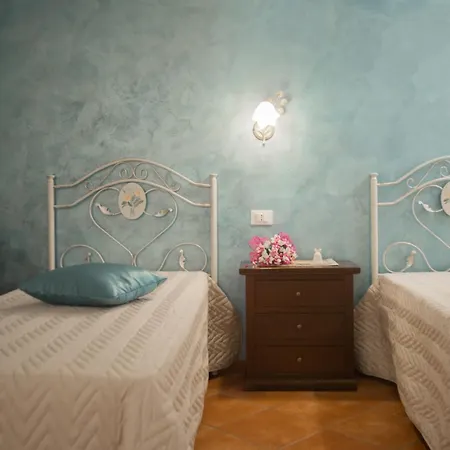 Corte Dell'immacolata Al Mare 3* Марина-ди-Манкаверса