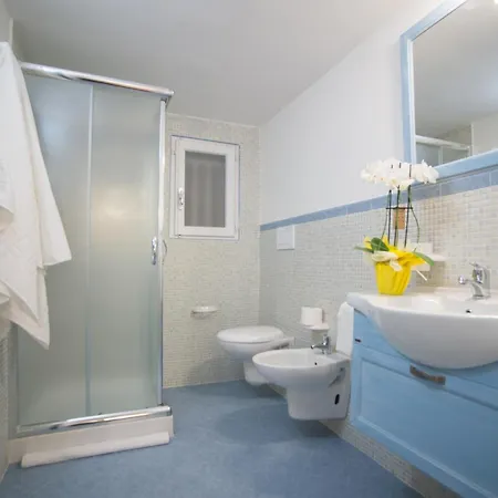 Corte Dell'immacolata Al Mare B&B 마리나디만카베르사