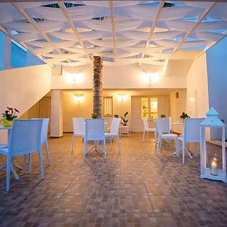 Corte Dell'immacolata Al Mare 3* 마리나디만카베르사